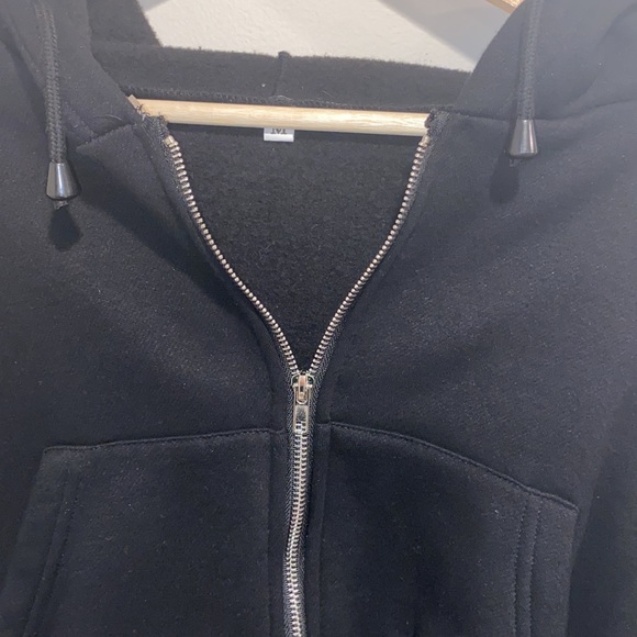 Black zip up sweater - Picture 2 of 3